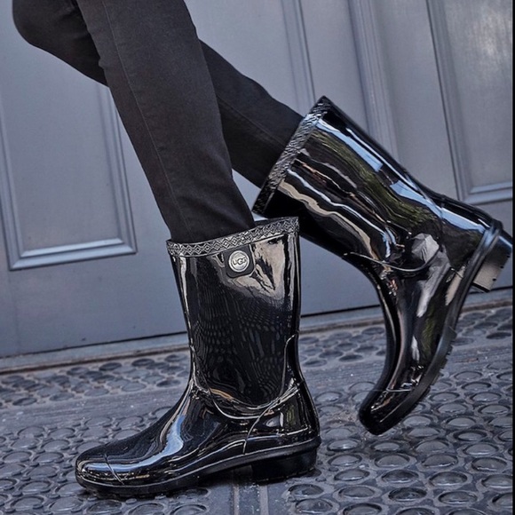 UGG Siena Rain Boot size 5 like new - Picture 1 of 5